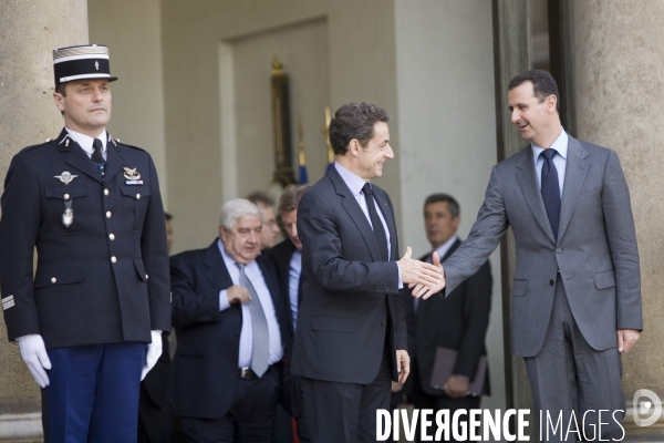 Le président de la République Française Nicolas Sarkozy accueille le président syrien Bachar al-Assad au Palais de l Elysée, pour sa deuxième visite officielle en France.