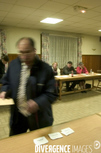 Les militants du Pas-de-Calais votent Ségolène Royal.
