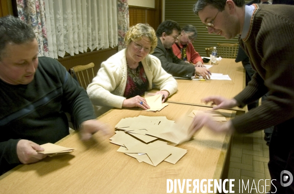 Les militants du Pas-de-Calais votent Ségolène Royal.
