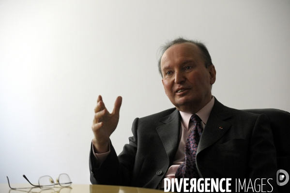 Raymond soubie ancien conseiller social du president nicolas sarkozy