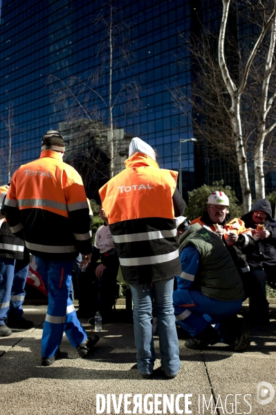 Manifestation des salariés de la raffinerie Total de Dunkerque.