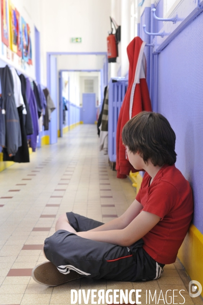 Ecole : punition, enfants perturbateurs en primaire. School : children disruptive and punishment