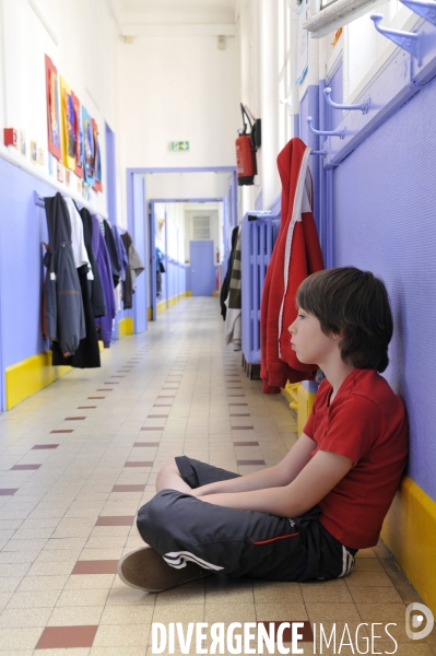 Ecole : punition, enfants perturbateurs en primaire. School : children disruptive and punishment
