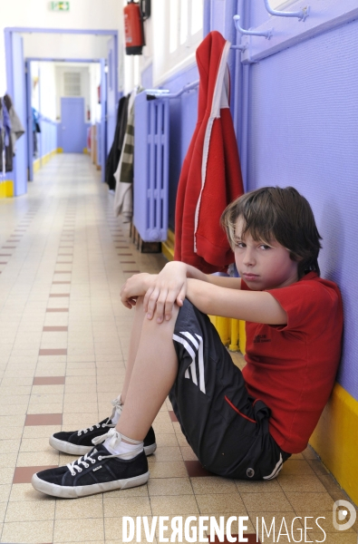 Ecole : punition, enfants perturbateurs en primaire. School : children disruptive and punishment