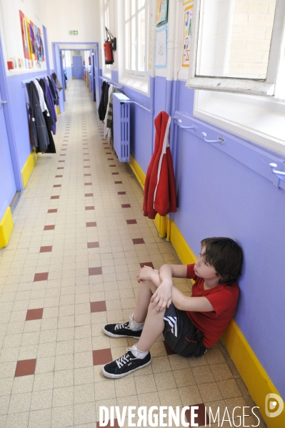 Ecole : punition, enfants perturbateurs en primaire. School : children disruptive and punishment