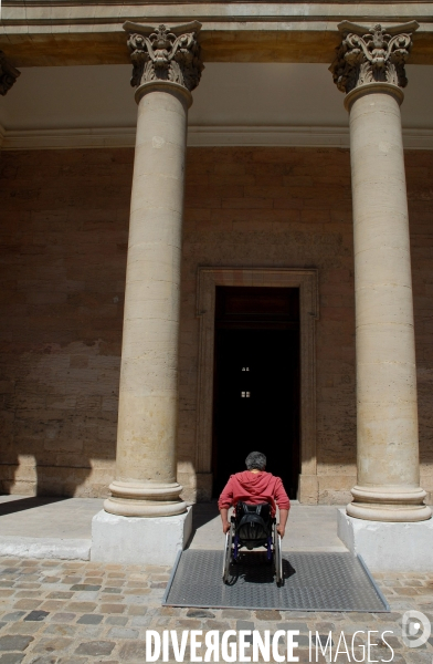 Accessibilité dans les lieux publics pour les personnes handicapées