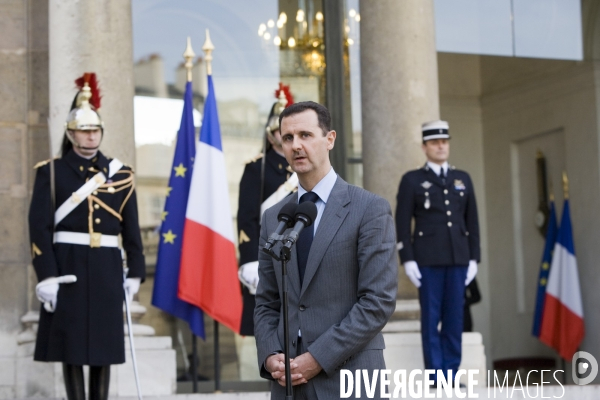 Le président de la République Française Nicolas Sarkozy accueille le président syrien Bachar al-Assad au Palais de l Elysée, pour sa deuxième visite officielle en France.