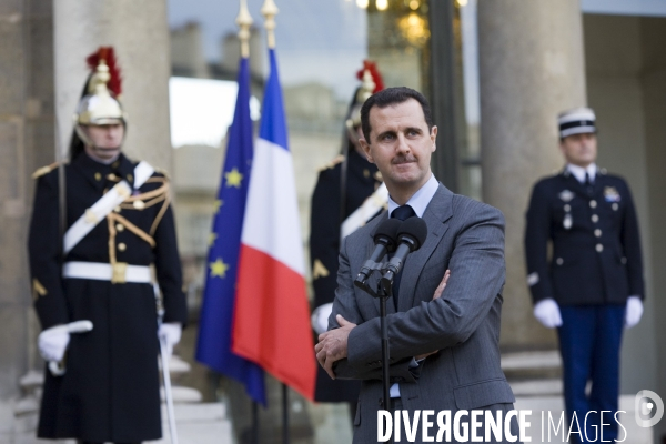 Le président de la République Française Nicolas Sarkozy accueille le président syrien Bachar al-Assad au Palais de l Elysée, pour sa deuxième visite officielle en France.