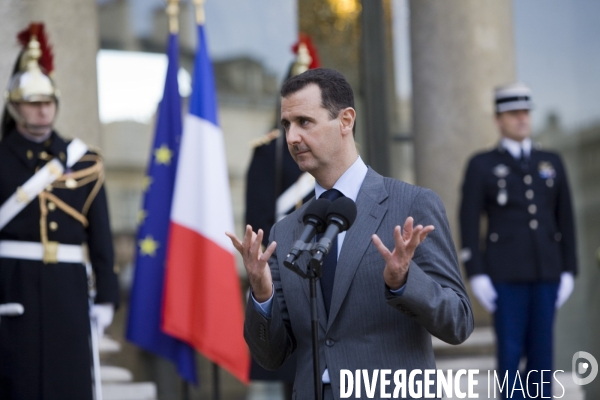 Le président de la République Française Nicolas Sarkozy accueille le président syrien Bachar al-Assad au Palais de l Elysée, pour sa deuxième visite officielle en France.
