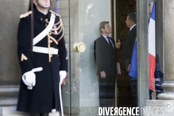 Le président de la République Française Nicolas Sarkozy accueille le président syrien Bachar al-Assad au Palais de l Elysée, pour sa deuxième visite officielle en France.