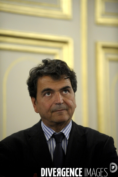Passation de pouvoir entre bernard kouchner et michele alliot-marie.