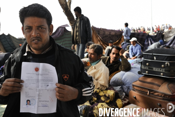 Camp de refugies a la frontiere libyo-tunisienne.