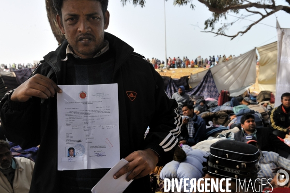 Camp de refugies a la frontiere libyo-tunisienne.