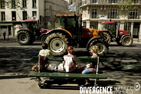 Les céréaliers manifestent dans Paris.