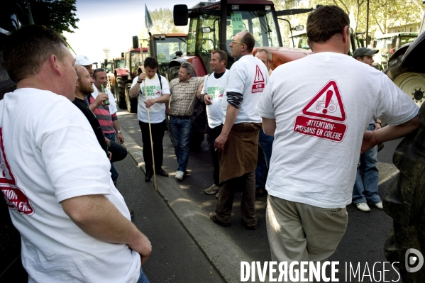 Les céréaliers manifestent dans Paris.