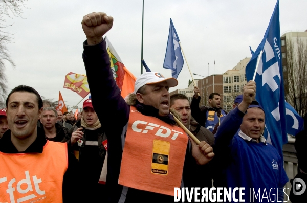 Les salariés de Continental à Reims pour le CE de l entreprise de Clairoix.