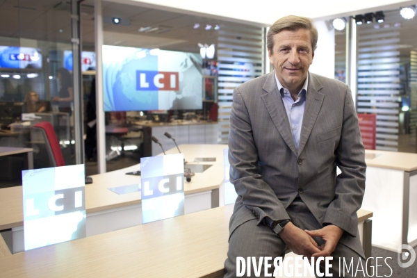 Eric REVEL, Directeur général de LCI,sur le petit plateau de LCI.