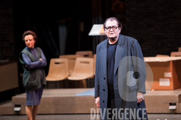 L Opéra de quat sous de Bertolt Brecht , mise en scène et costumes de Laurent Pelly