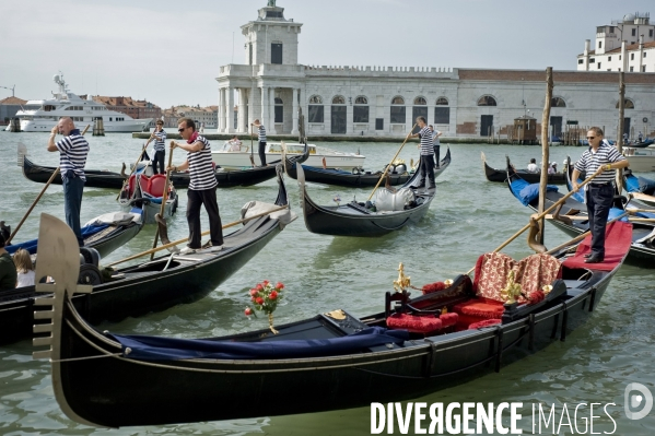 Des gondoles  Venise...
