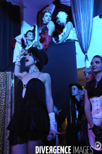 Festival Paris Burlesque a la Bellevilloise : la  nouvelle mode de l effeuillage et du cabaret coquin