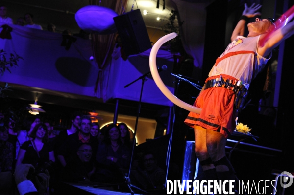 Festival Paris Burlesque a la Bellevilloise : la  nouvelle mode de l effeuillage et du cabaret coquin