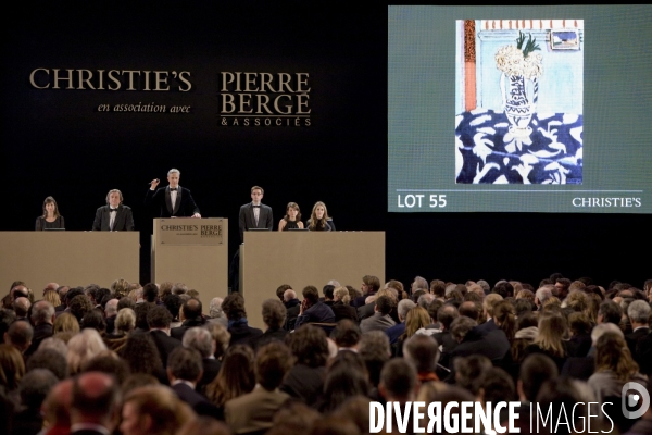 Vente aux enchères par François de Ricqles (Vice Président de Christie s France) de la collection Yves Saint Laurent et Pierre Bergé au Grand Palais