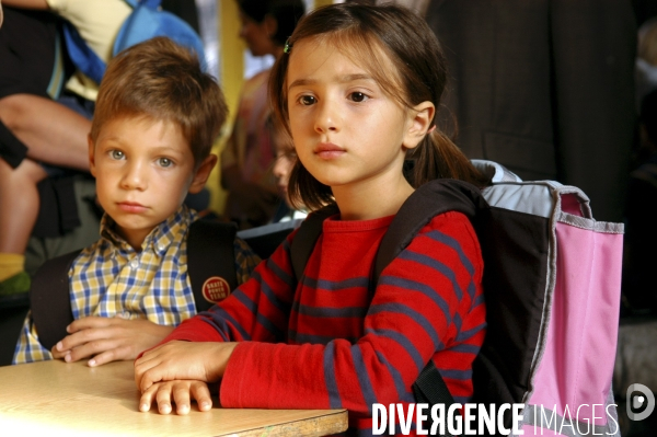 Scolarité : rentrée des classes et portraits d élèves. Education: Back to School and student portraits