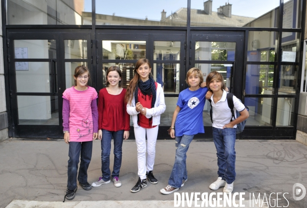 Scolarité : rentrée des classes et portraits d élèves. Education: Back to School and student portraits