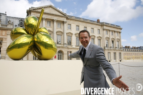 Exposition de l artiste New-Yorkais Jeff Koons dans les appartements royaux et les jardins du Chateau de Versailles