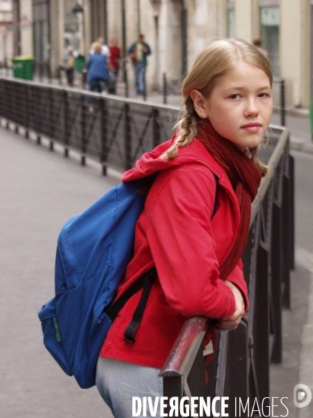 Scolarité : rentrée des classes et portraits d élèves. Education: Back to School and student portraits