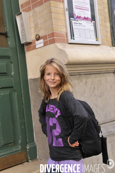 Scolarité : rentrée des classes et portraits d élèves. Education: Back to School and student portraits