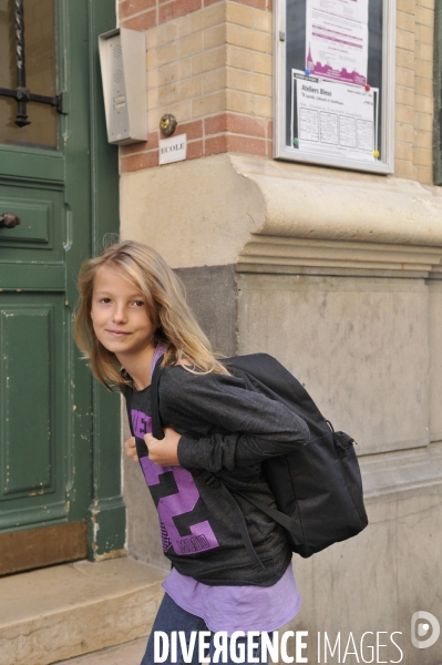 Scolarité : rentrée des classes et portraits d élèves. Education: Back to School and student portraits