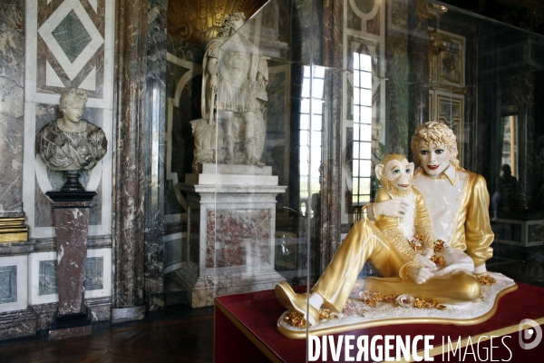 Exposition de l artiste New-Yorkais Jeff Koons dans les appartements royaux et les jardins du Chateau de Versailles