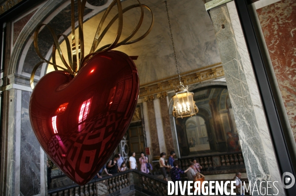 Exposition de l artiste New-Yorkais Jeff Koons dans les appartements royaux et les jardins du Chateau de Versailles