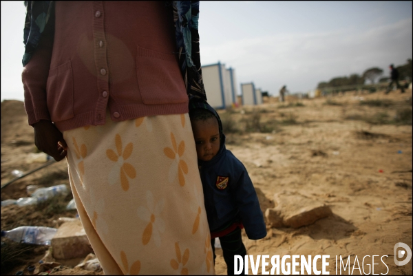 Achoucha a  8kms de la frontiere Tuniso Libyenne. Le camp est aujourd hui majoritairement de bengalais. Il y a aussi des somaliens, et des egyptiens. My LOcal phone: +216 508 63 891