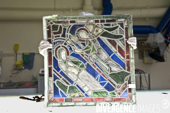 Dans les ateliers de Vitrail France, au Mans ; restauration des vitraux de la Sainte Chapelle