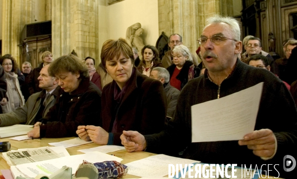 Des ex-dockers victimes de l amiante et en grève de la faim reçoivent le soutien de Dominque Voynet.