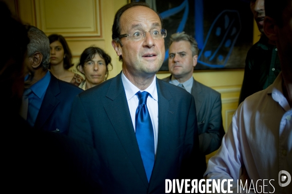 F.Hollande candidat aux primaires