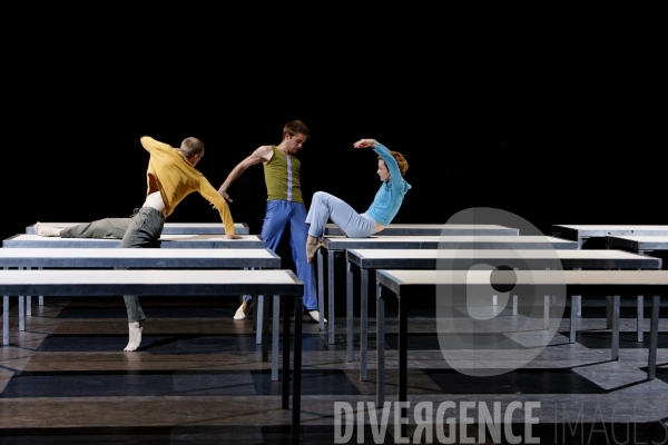 One flat thing, reproduced de William Forsythe