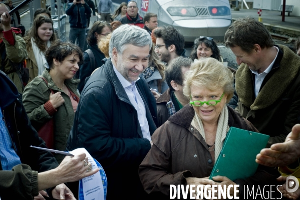 Eva Joly au Croisic sur les plages polluées.