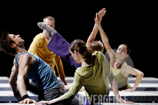 One flat thing, reproduced de William Forsythe