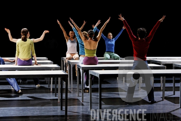 One flat thing, reproduced de William Forsythe