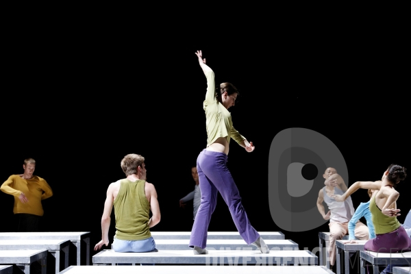 One flat thing, reproduced de William Forsythe