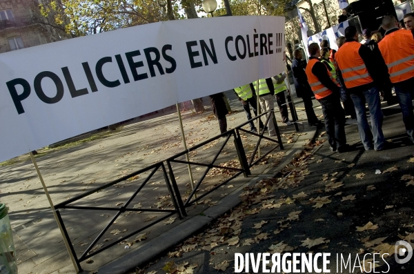 Les policiers manifestent pour l augmentation de leur pouvoir d achat.