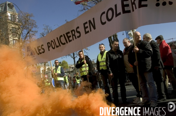 Les policiers manifestent pour l augmentation de leur pouvoir d achat.