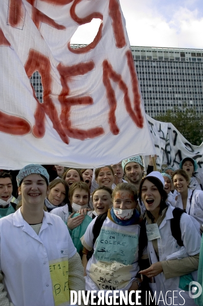 Les étudiants infirmiers manifestent.