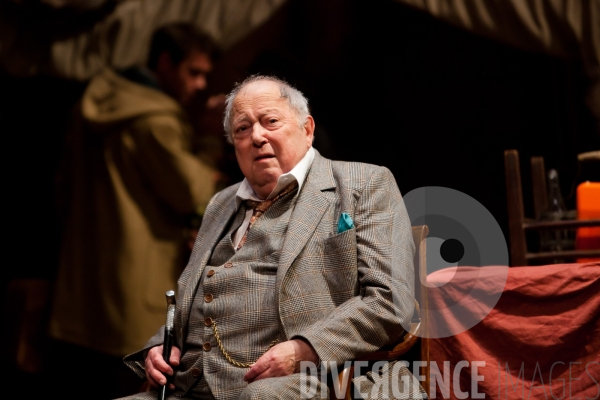 On ne badine pas avec l   amour d   Alfred de Musset ,  mise en scene d   Yves Beaunesne