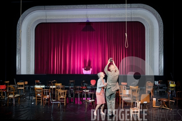Les Chaises, Farce Tragique de Eugène Ionesco , mise en scène de Luc Bondy