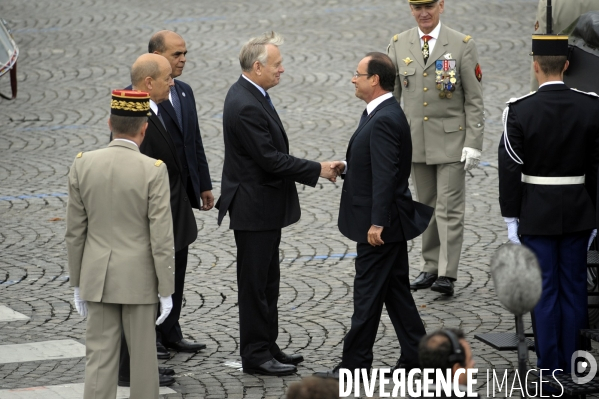 14 juillet. tribune presidentielle. defile militaire des champs-elysees