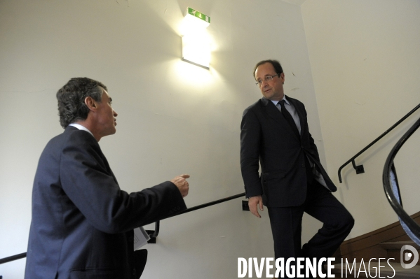 Coulisses de l election. francois hollande a son qg de campagne